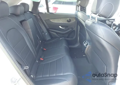 2016 Mercedes-Benz Glc 300 z USA, uszkodzony, nr VIN WDC0G4JB8GF108371